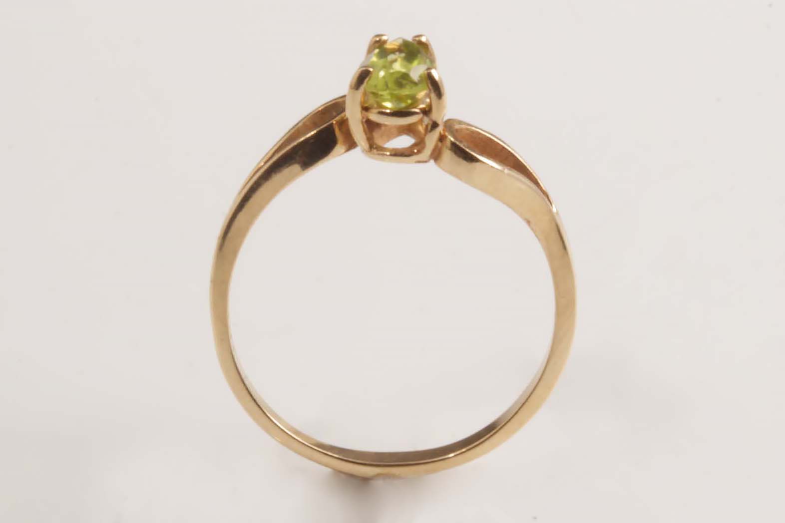 10KYG 6/4 Pear Shaped Peridot Ring #12436