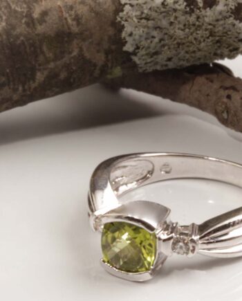 14KWG 6/6 Peridot Ring w/ .08 Diamonds #12439
