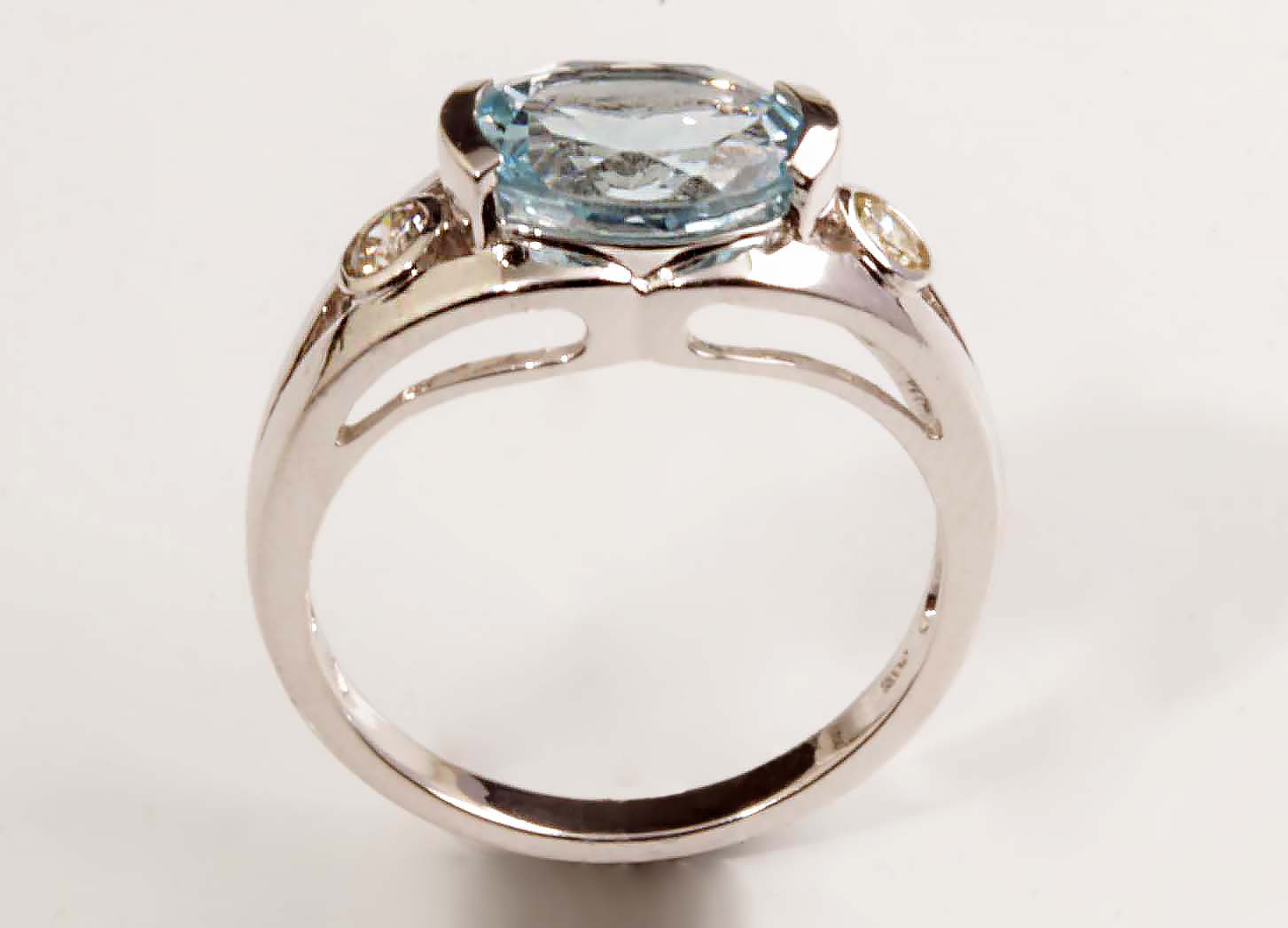14KWG Aquamarine w/ 14tdw Diamonds Ring #12442