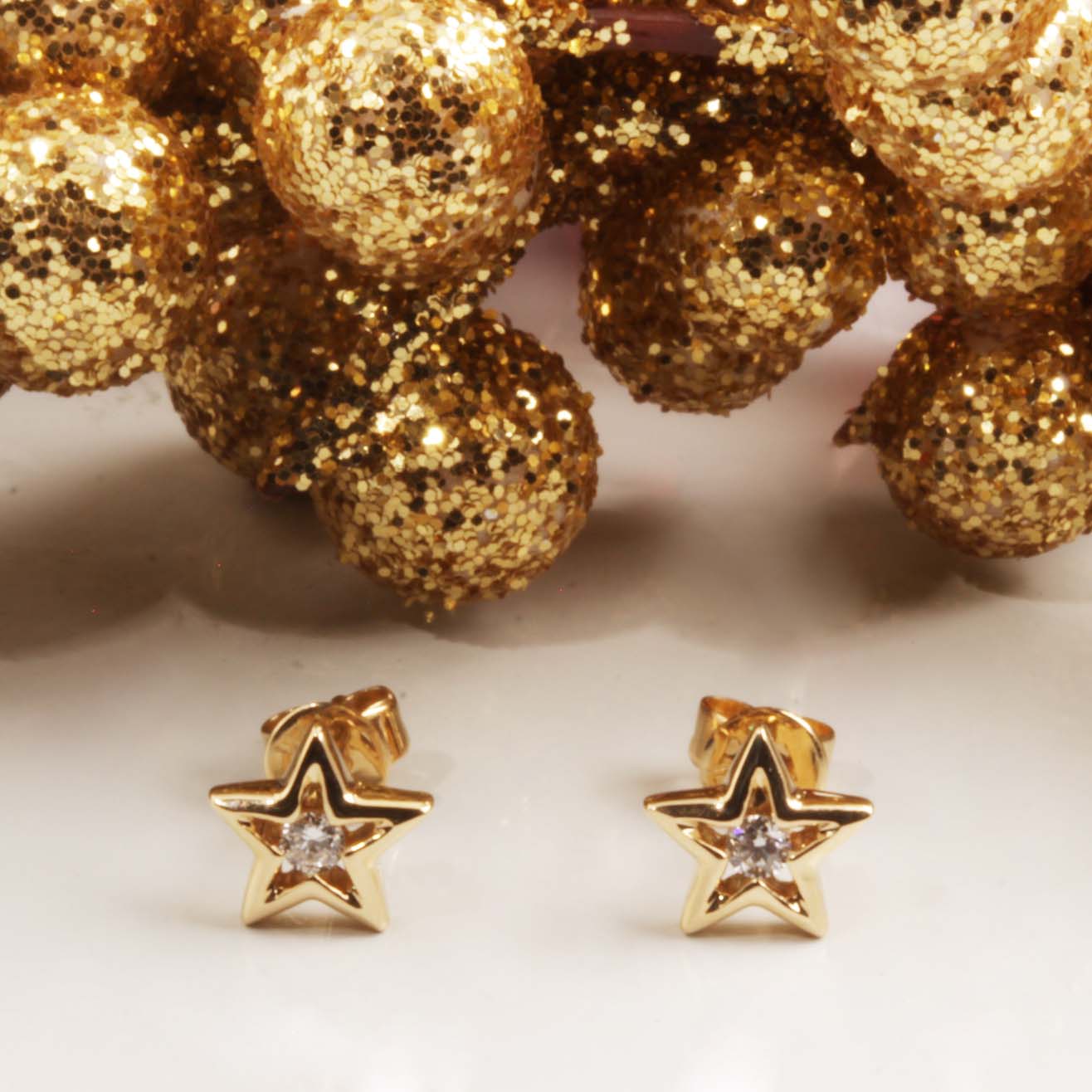 14KY .07tdw Diamond Star Earrings #150-00115