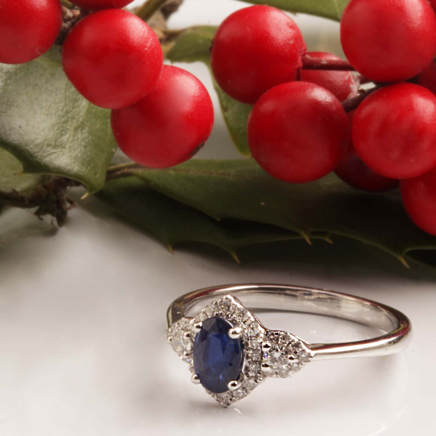 14LW .55ct Sapphire & .22tdw Diamond Ring #200-00078