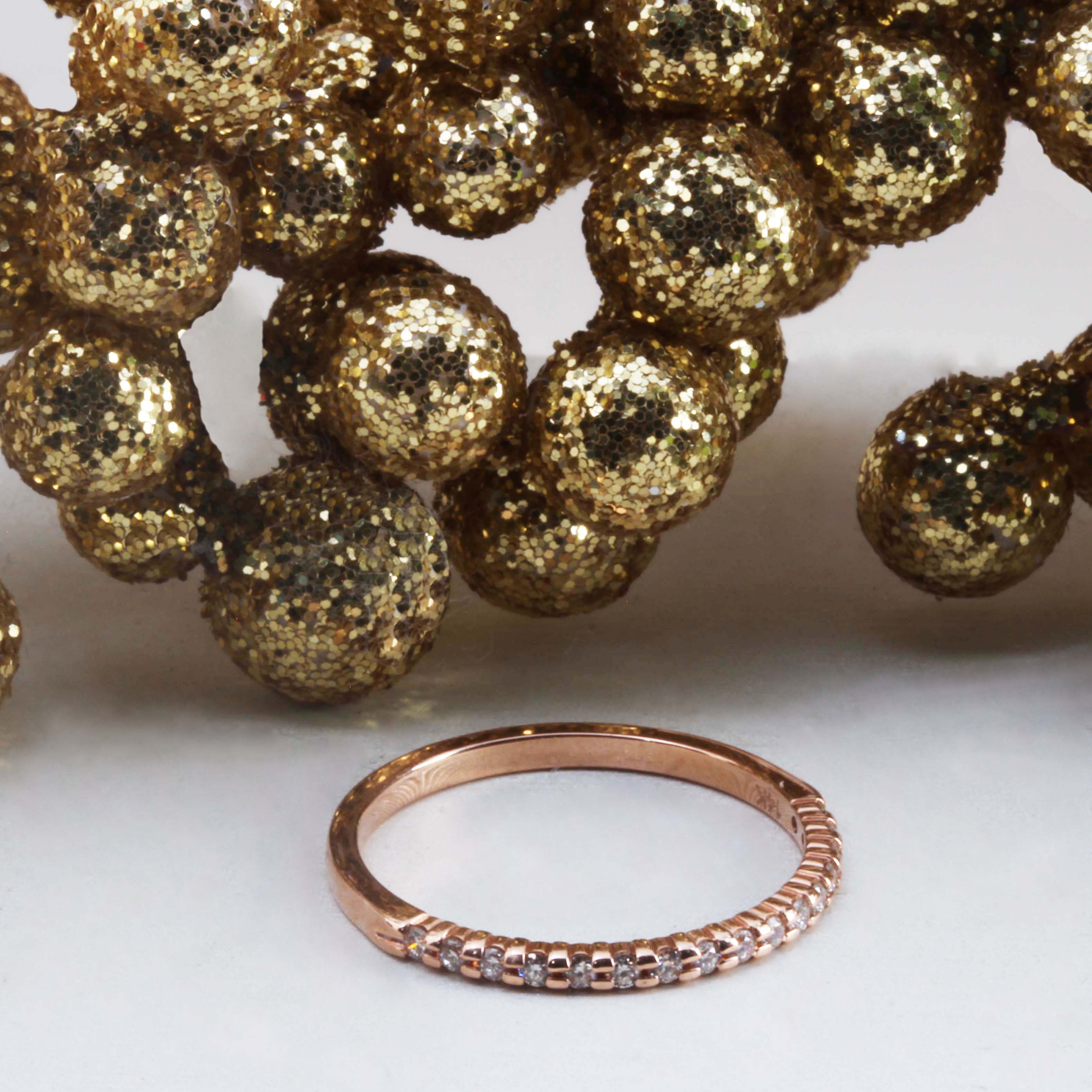 14KT Rose Gold 1/6tdw Diamond Band #110-00017