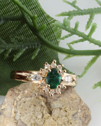 14K Emerald Ring w/ 14 Dia